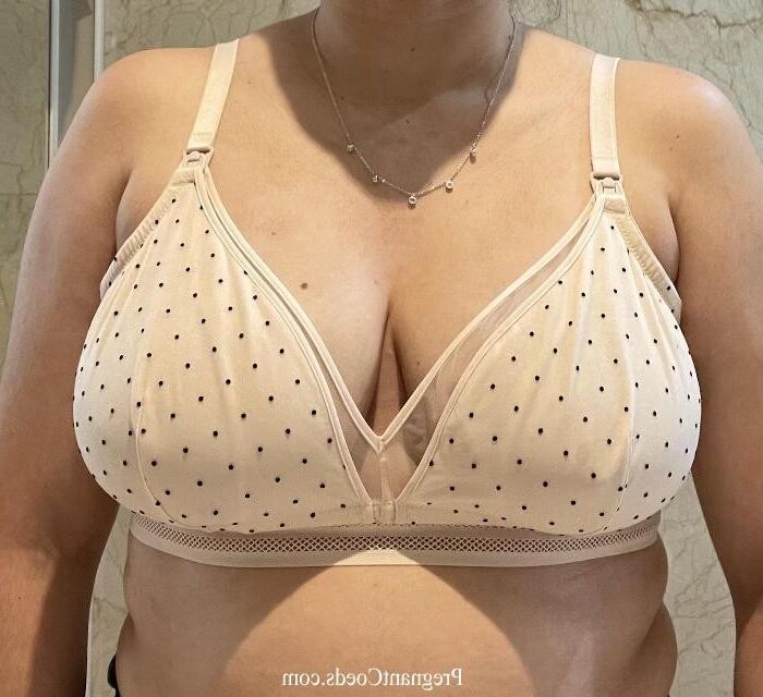 Helena - 29yr old, 38d nursing bra