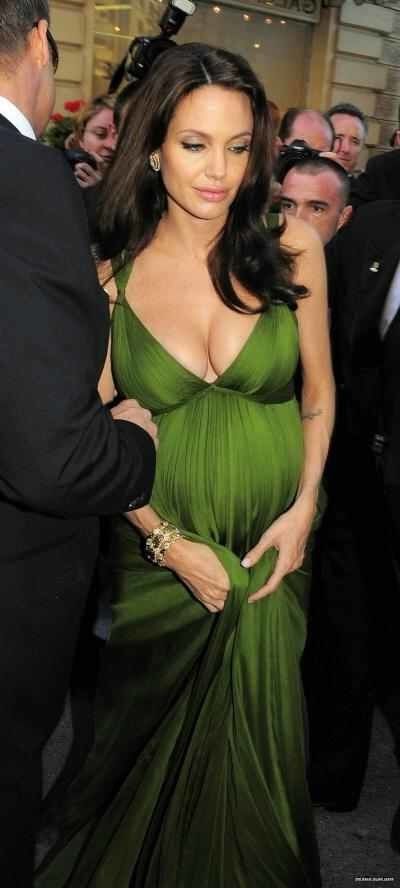 Angelina Jolie Badgirl en lactation