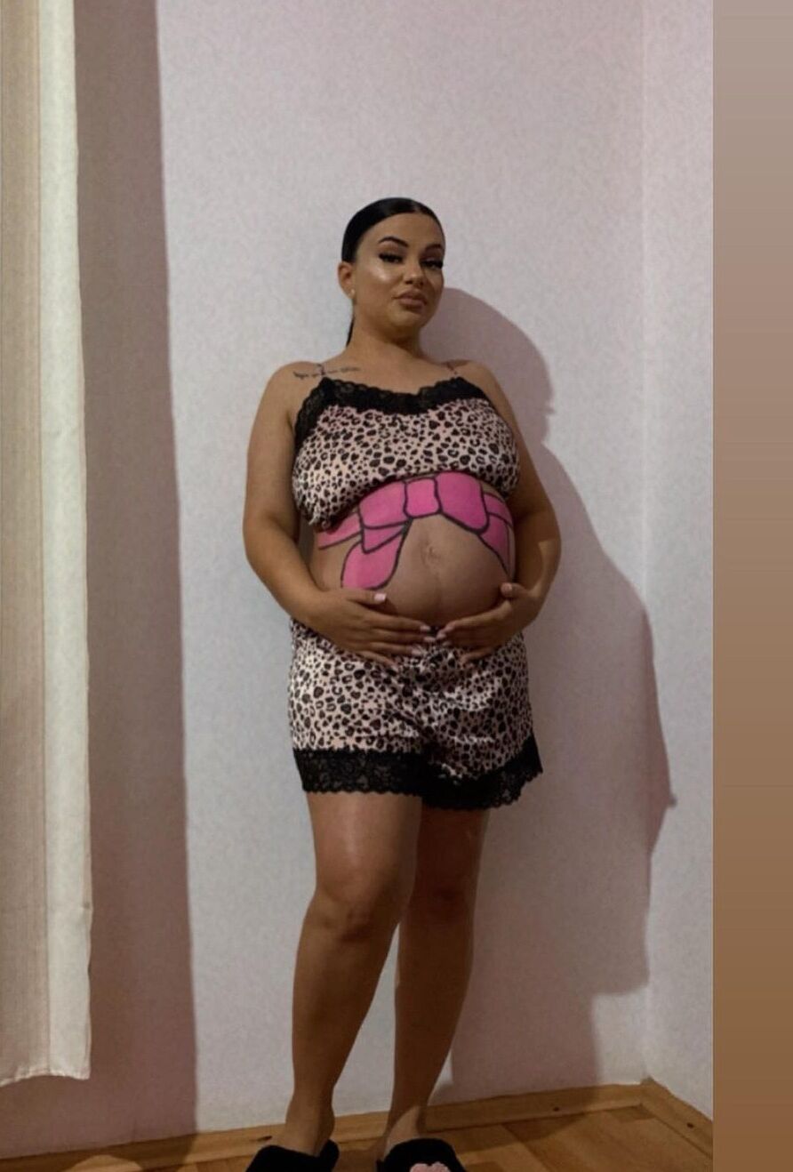 Gitane enceinte roumaine....COMMENTAIRES SANS LIMITES