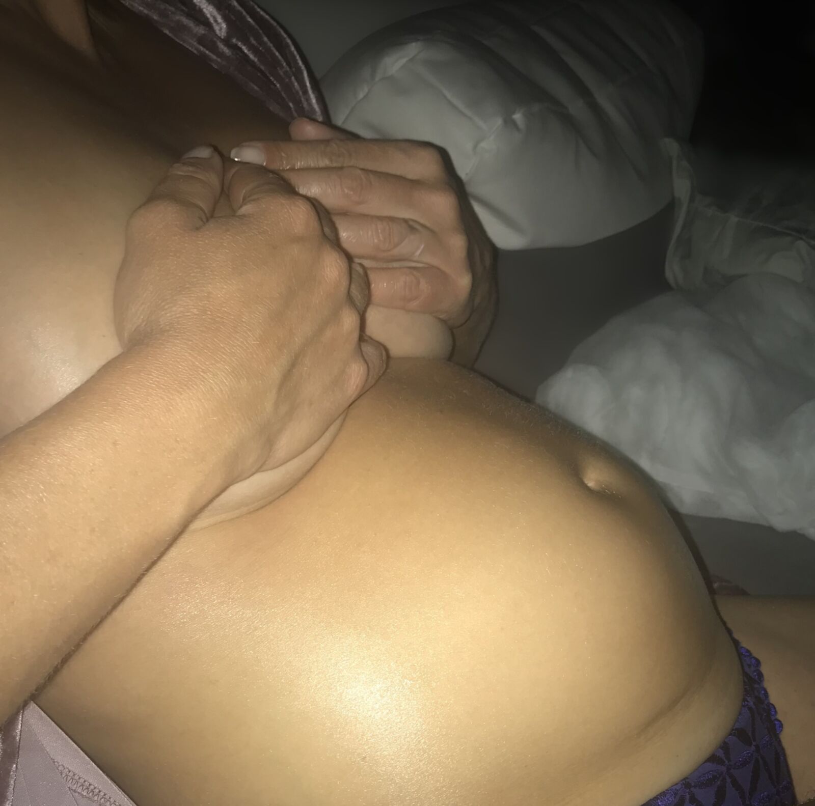 Wife's pregnant tits