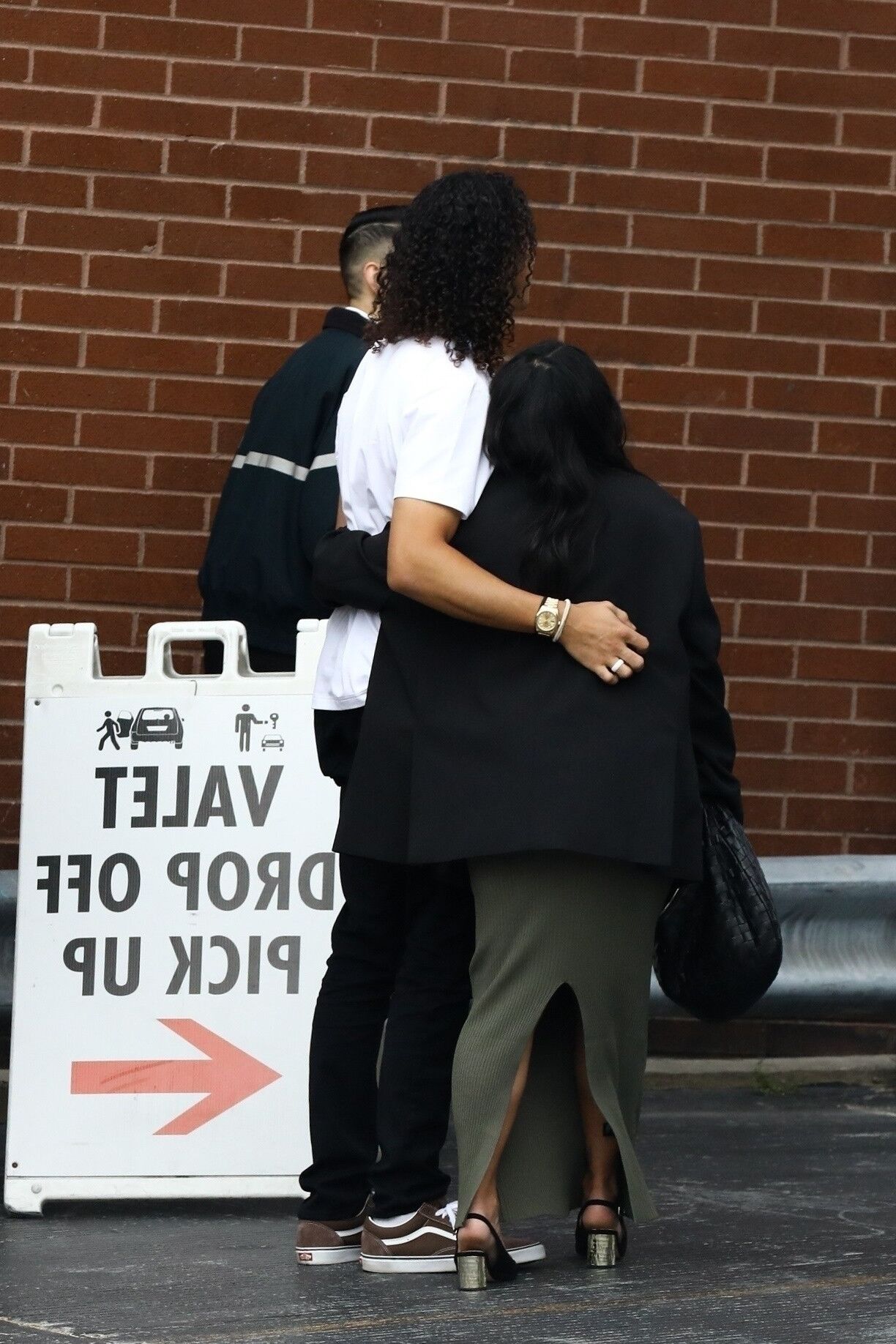 Vanessa Hudgens – Zum Mittagessen in Beverly Hills, 24. Mai 2024