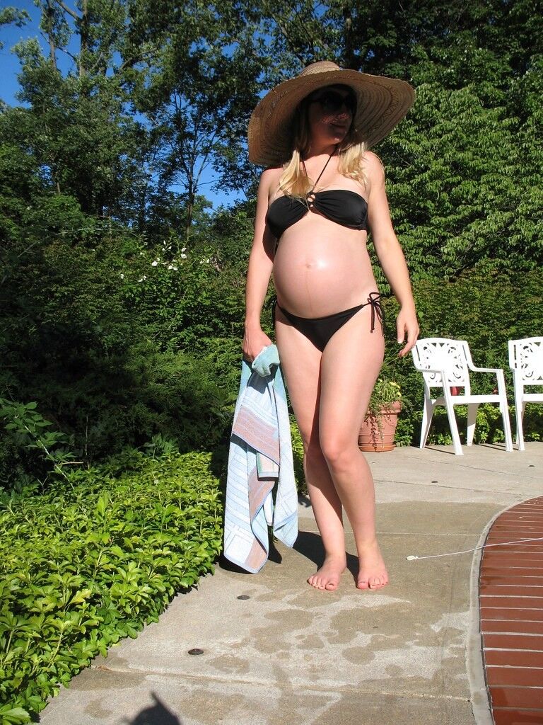 Preggo pool party