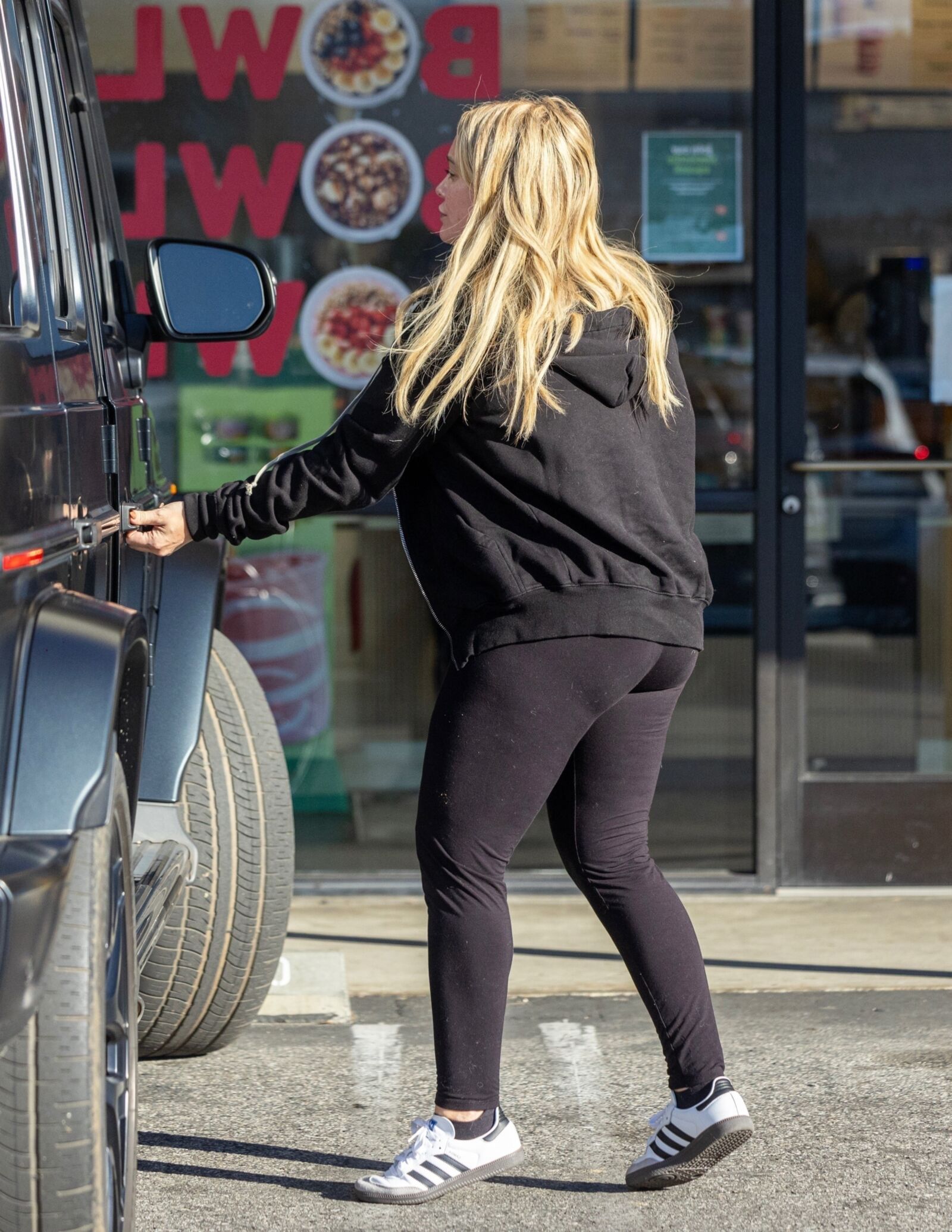 Hilary Duff grávida em Los Angeles - 12/02/2024