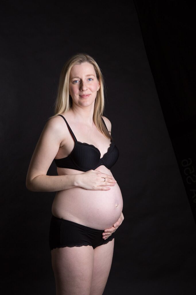 Blonde enceinte