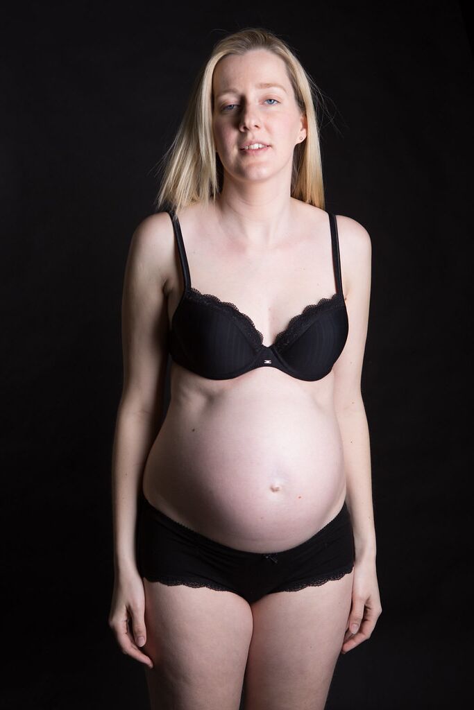 Blonde enceinte