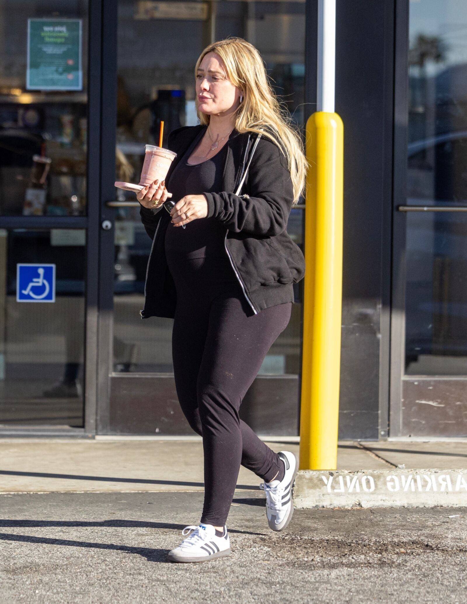 Hilary Duff grávida em Los Angeles - 12/02/2024