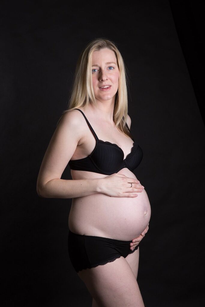 Blonde enceinte