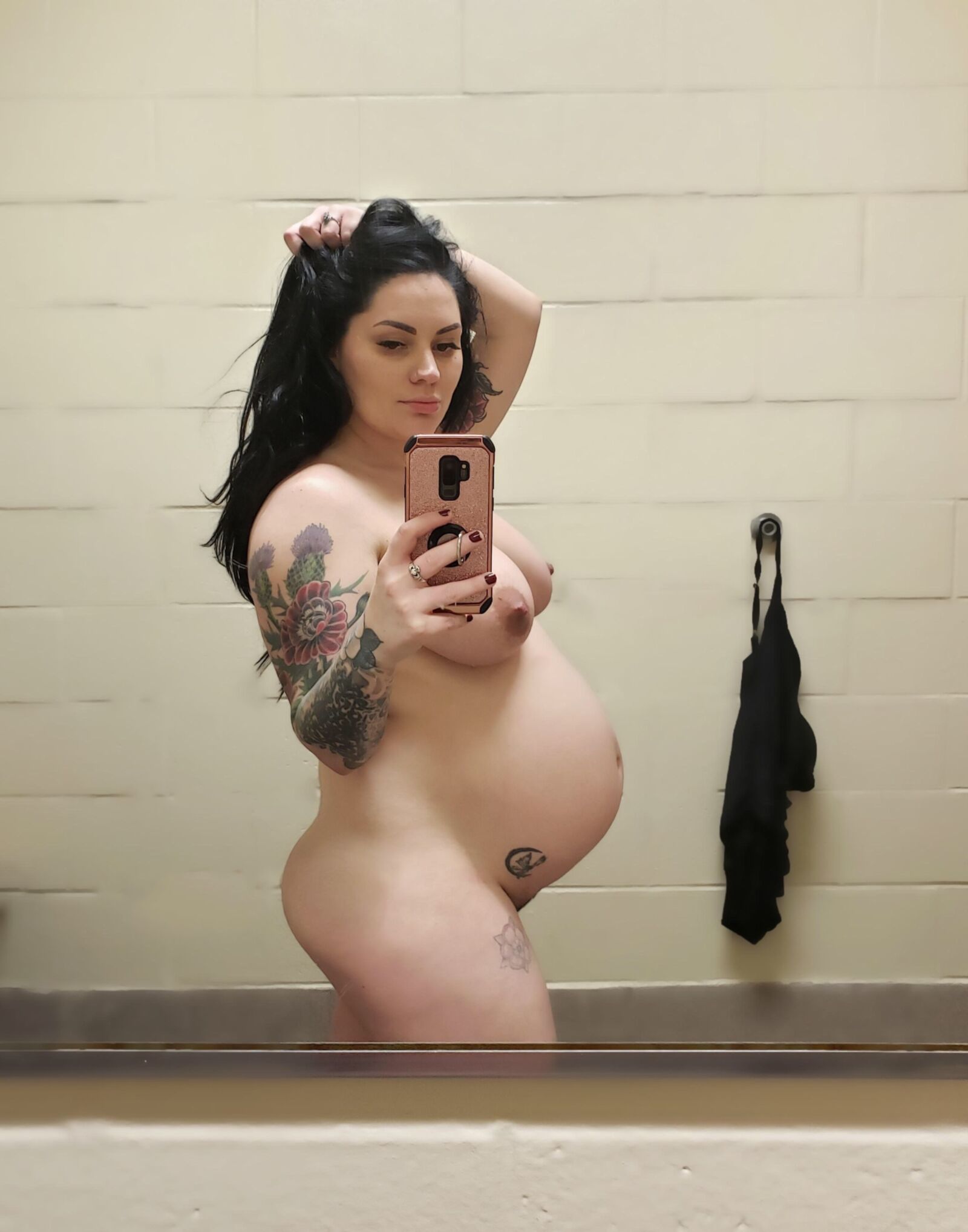 Eye Catchers 626 - Pregnant Selfie Special 2.