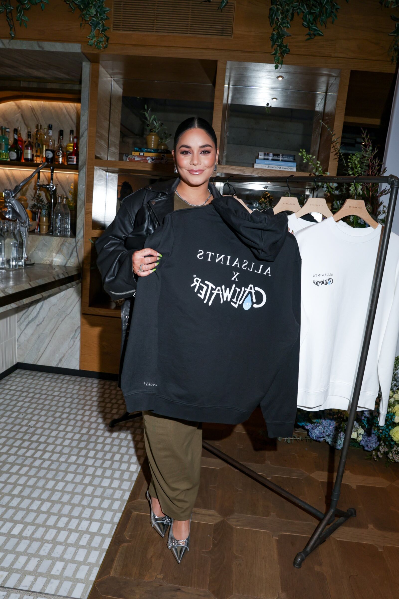 Vanessa Hudgens - Lancement de la collection capsule AllSaints x Caliwater