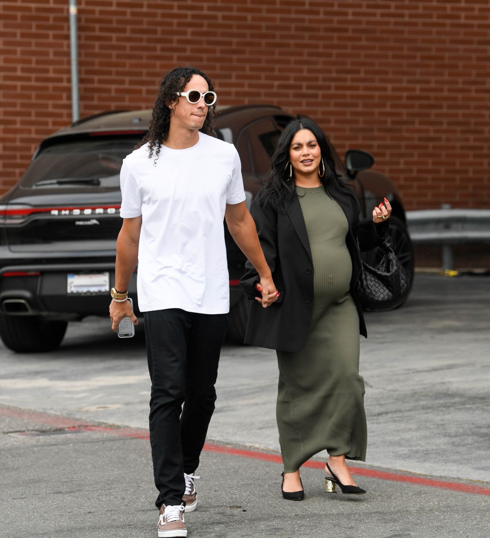 Vanessa Hudgens – Zum Mittagessen in Beverly Hills, 24. Mai 2024