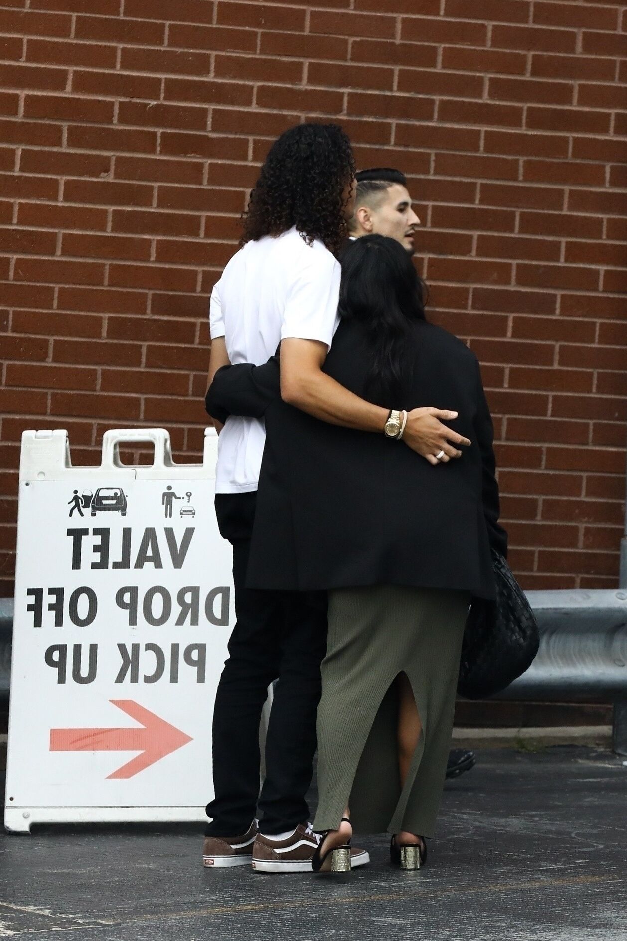 Vanessa Hudgens – Zum Mittagessen in Beverly Hills, 24. Mai 2024