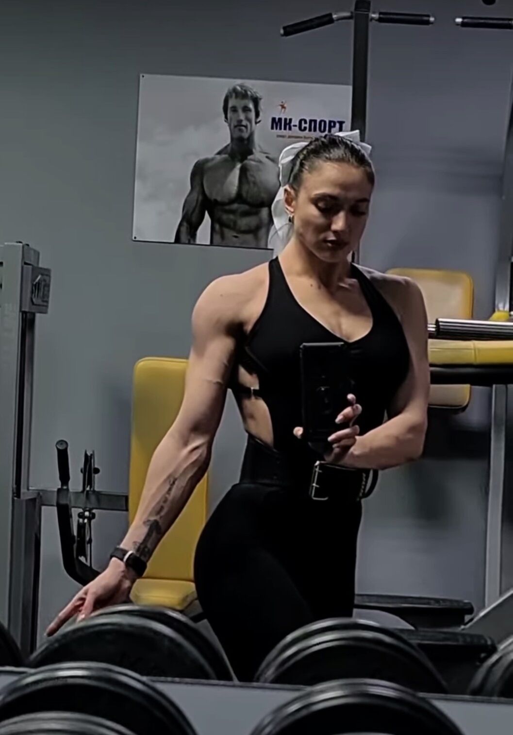 Bimbo Russian bodybuilder .....NO LIMITS COMMENTS