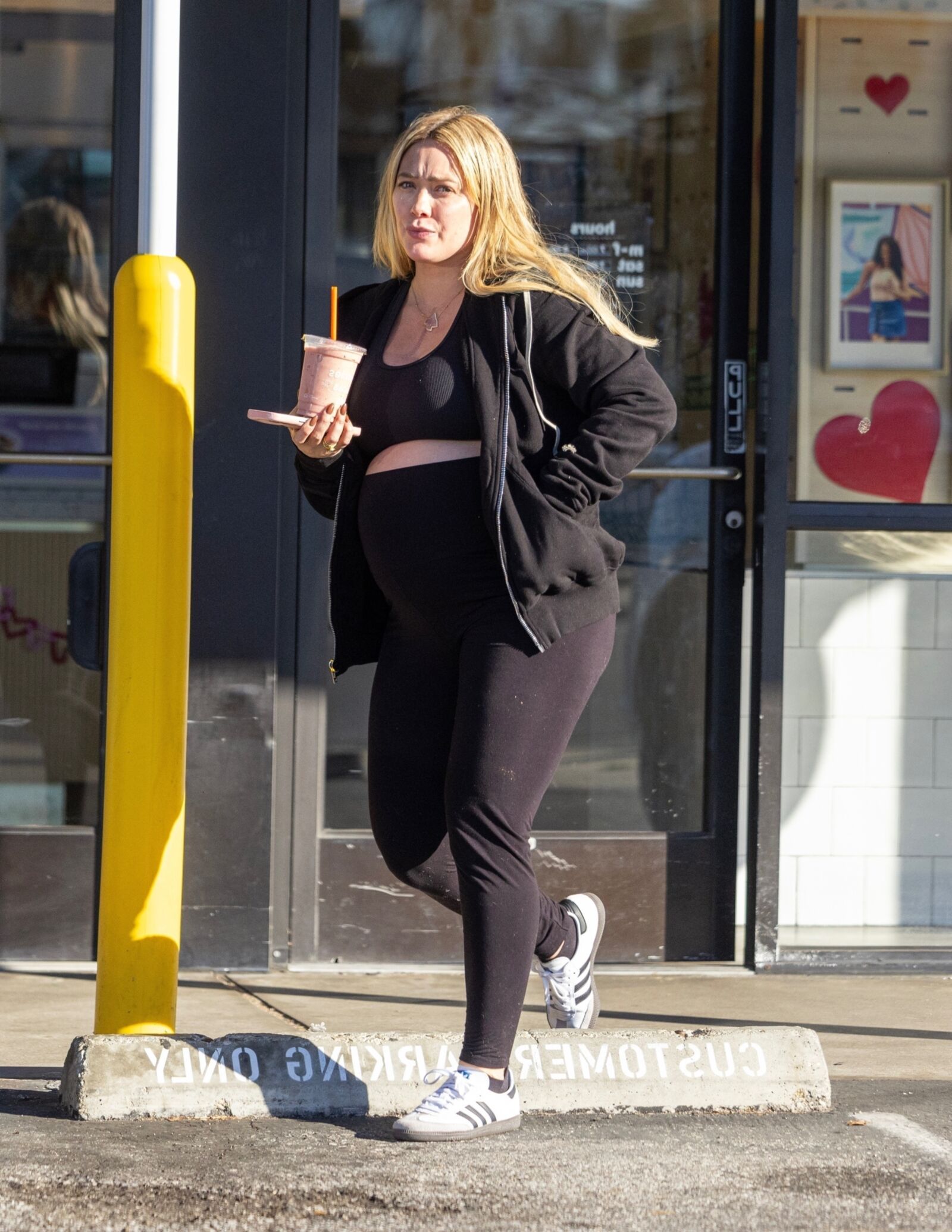 Hilary Duff grávida em Los Angeles - 12/02/2024