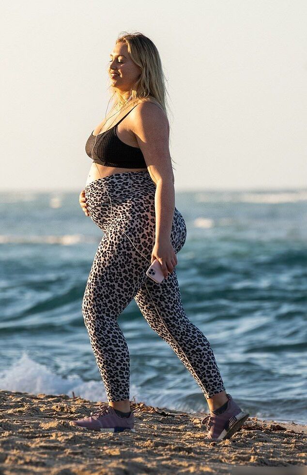 Iskra Lawrence pregnant