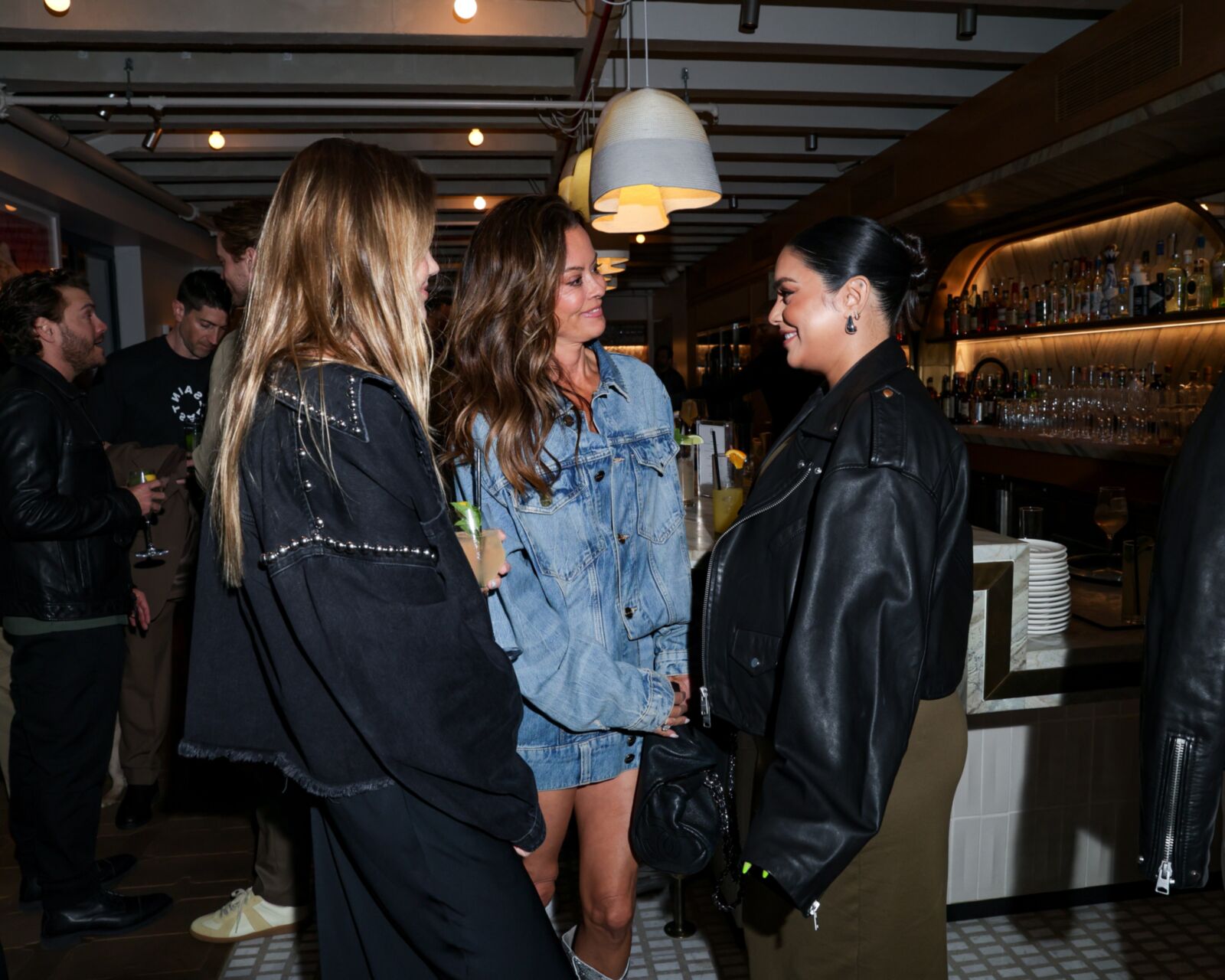 Vanessa Hudgens - Lancement de la collection capsule AllSaints x Caliwater