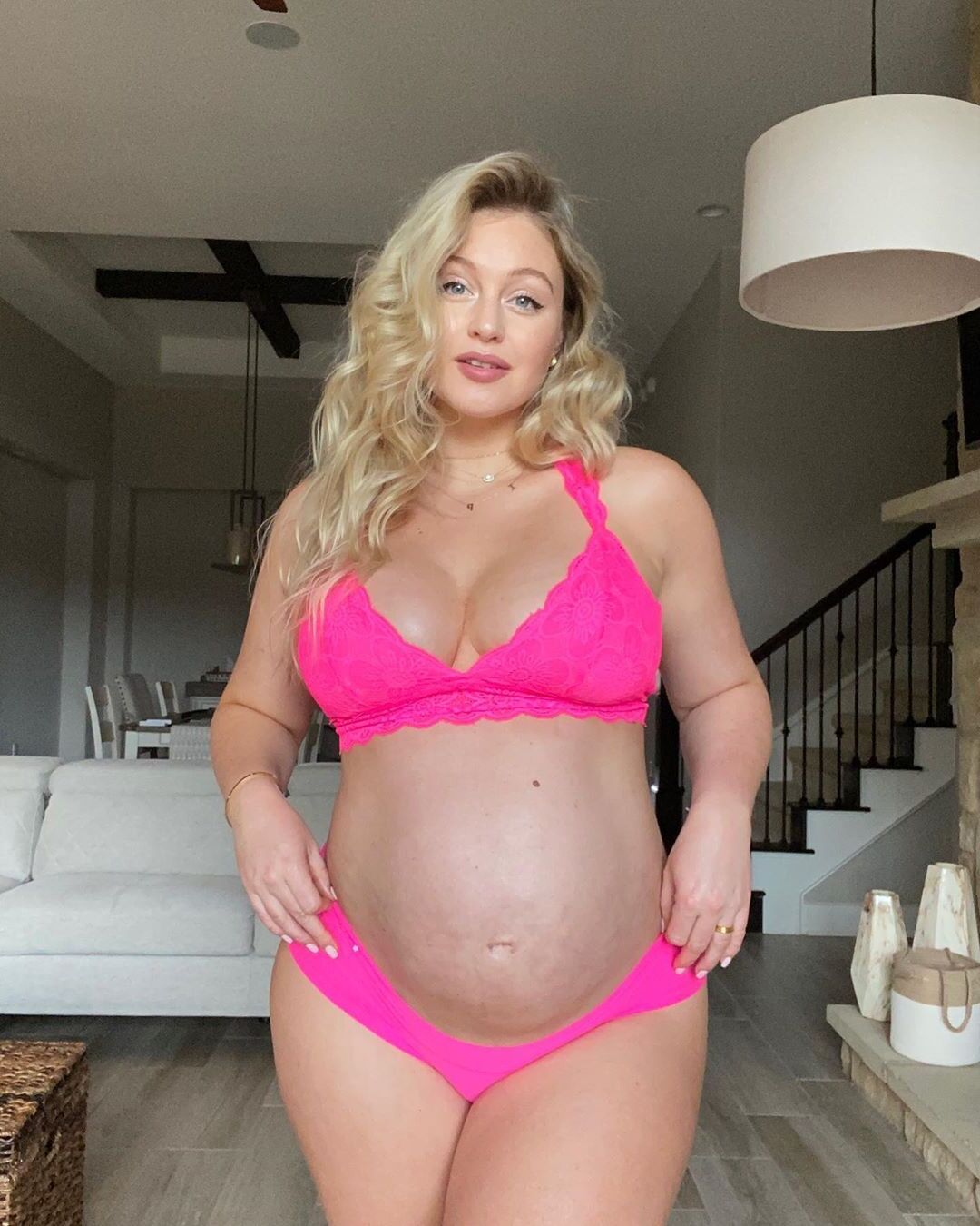 Iskra Lawrence enceinte