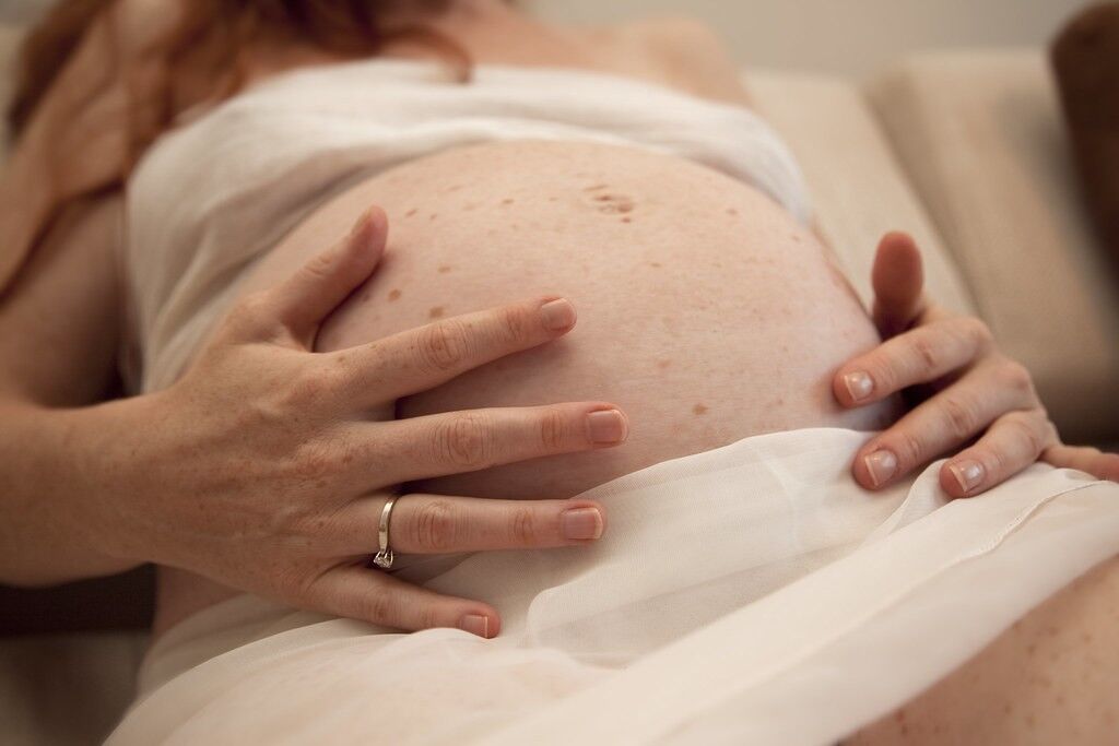 Rousse enceinte