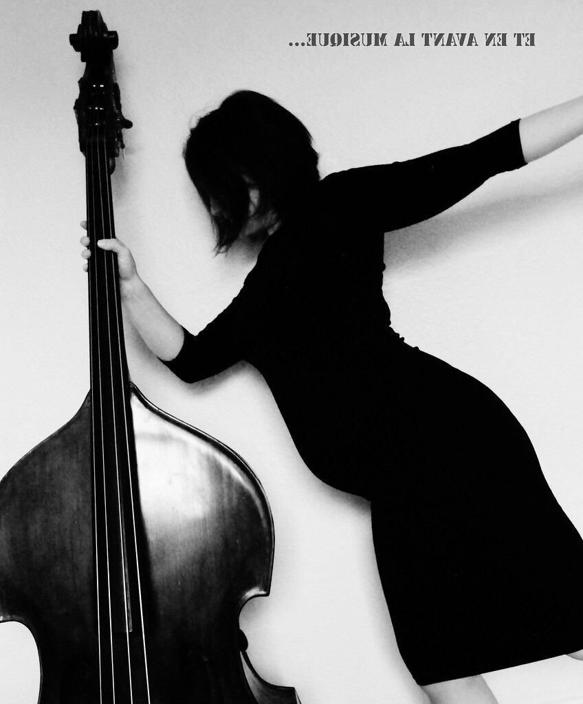 Pregnant cellist