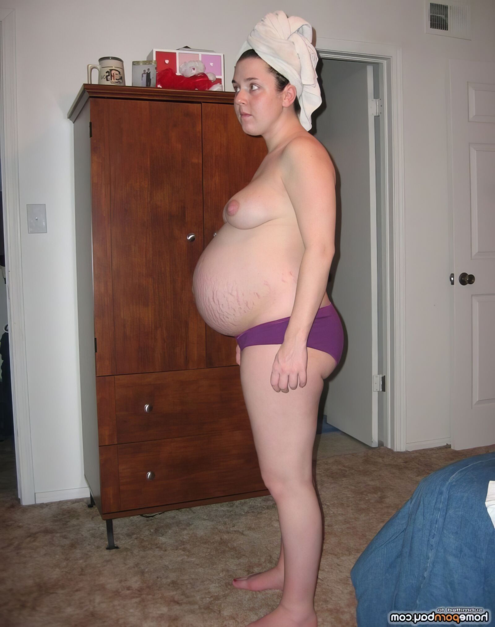 Pregnant Amateur Wife Nude At Home