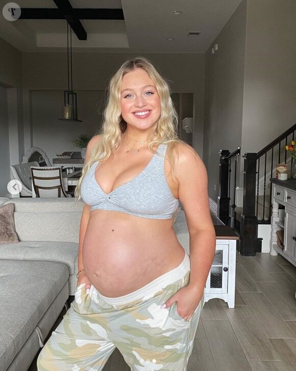 Iskra Lawrence enceinte