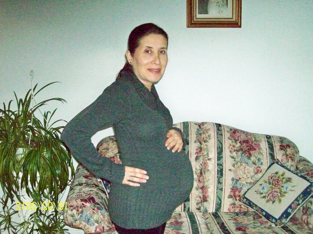 Pregnant Elisabeth