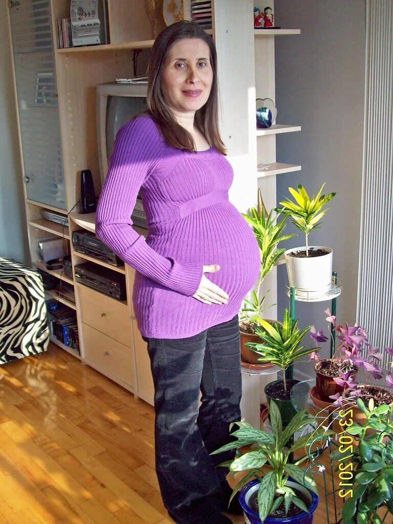 Pregnant Elisabeth