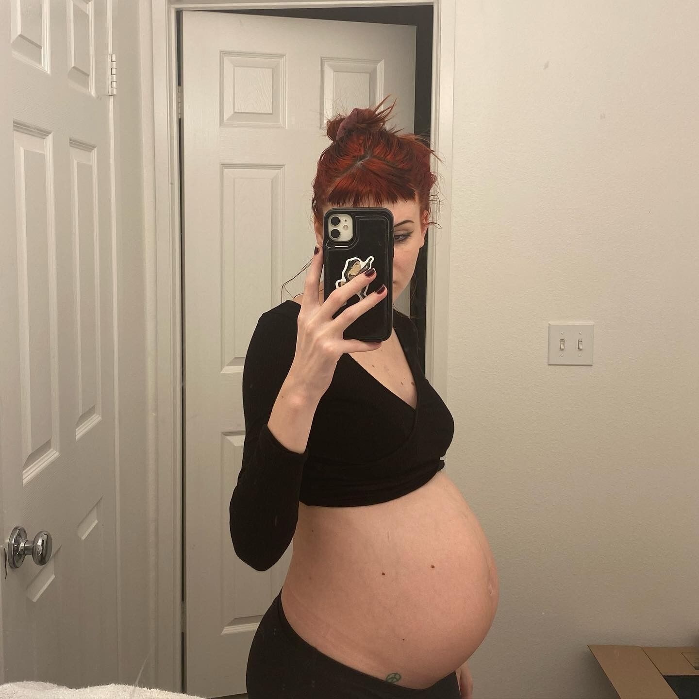 Pregnant teen goth