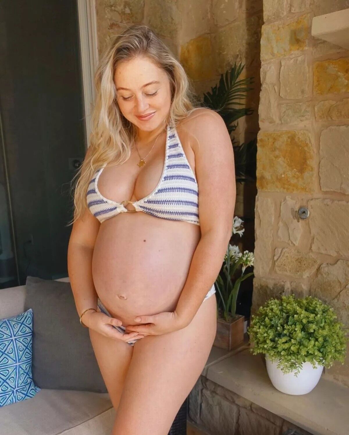 Iskra Lawrence enceinte