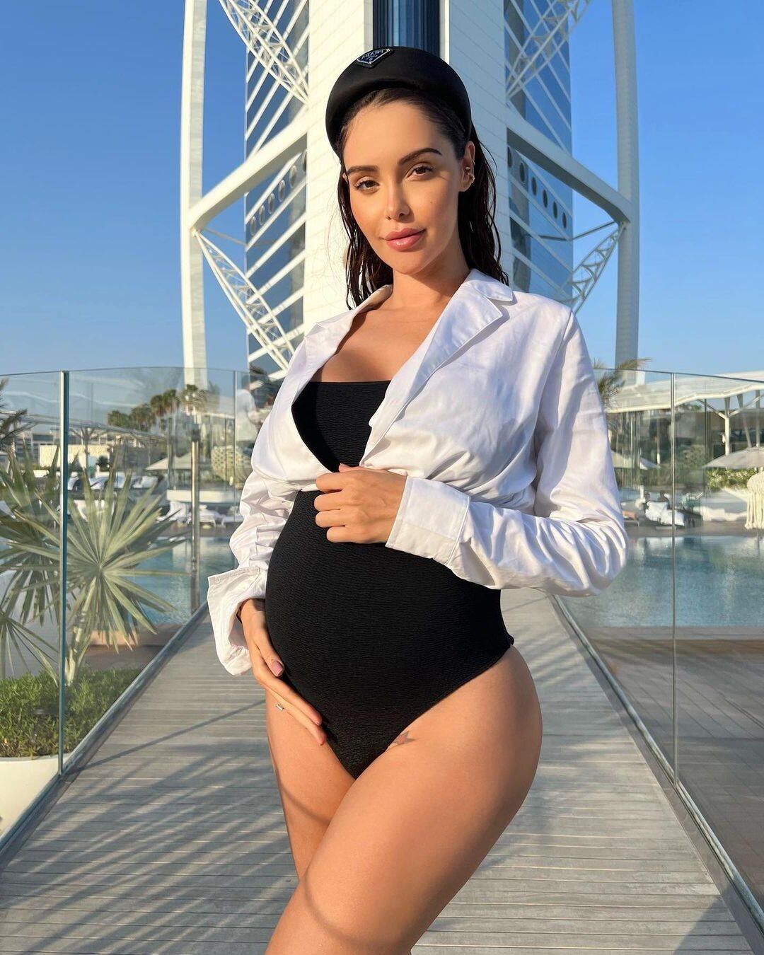  Nabilla Vergara pregnant