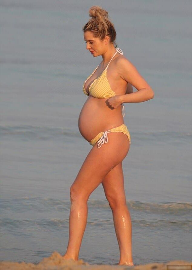  Helen Flanagan pregnant