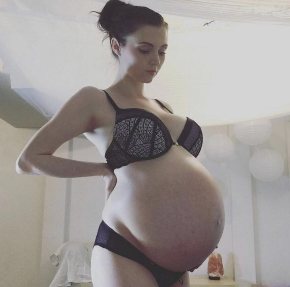 Gros ventre de femme enceinte