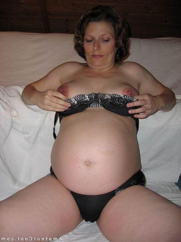 Femme enceinte amateur nue