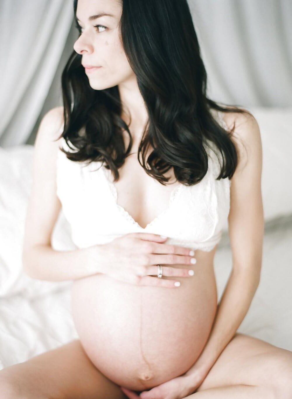 Boudoir pregnant woman