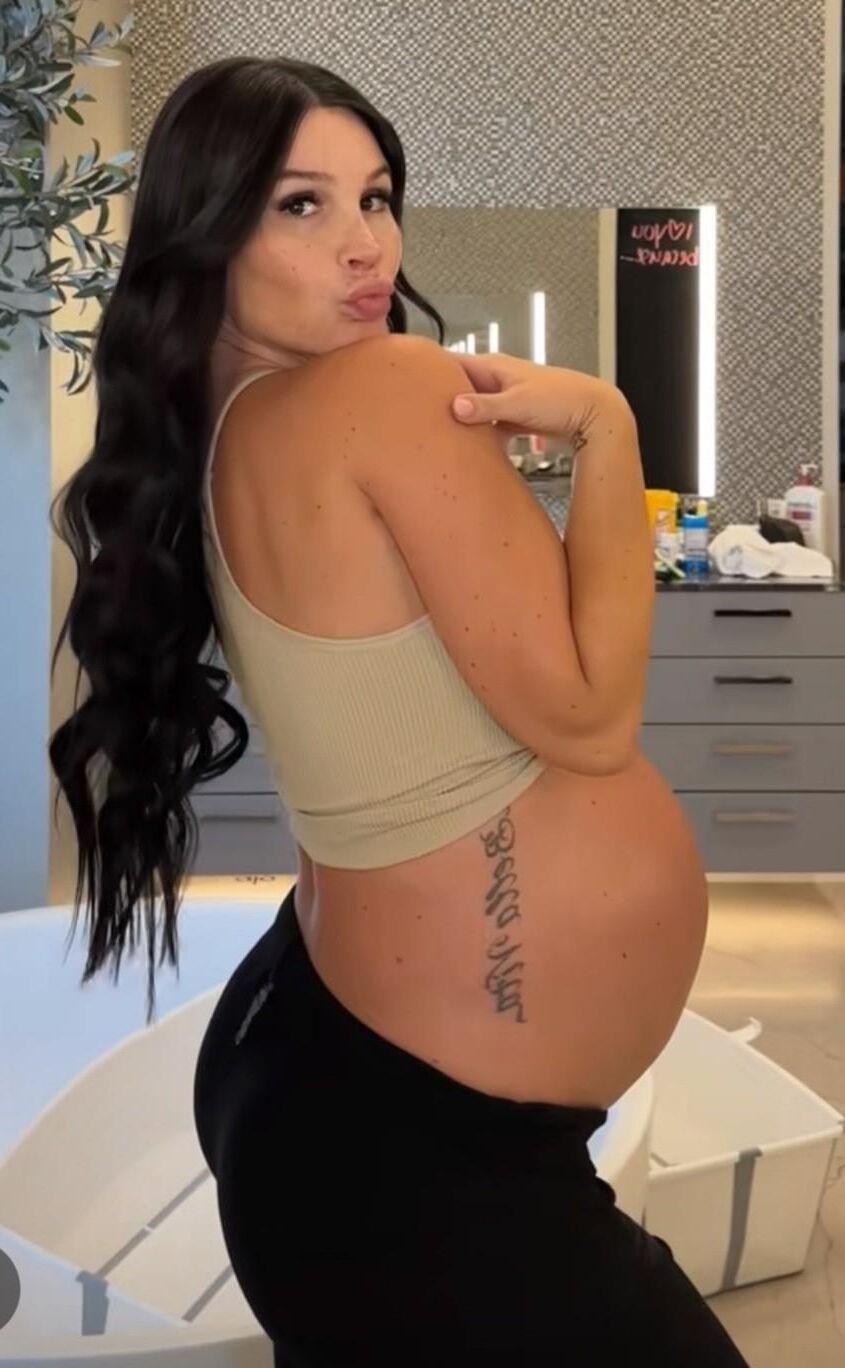 MILF pregnant Krystiana