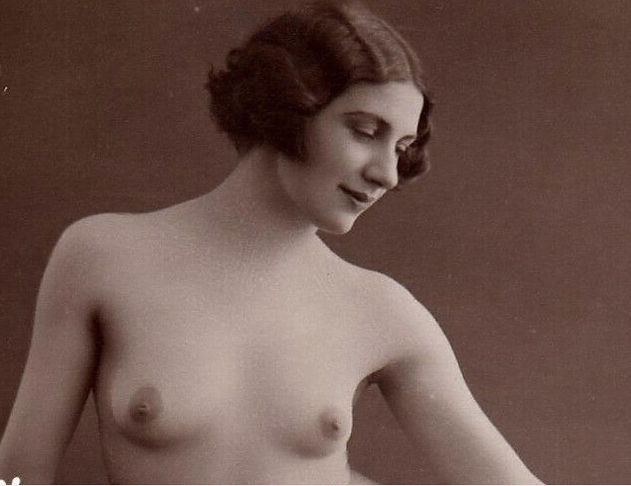 Inverted nipples - vintage ladies from 1910s to 1990s