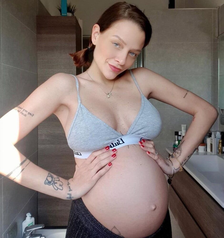 Silvia Provvedi (Donatella) pregnant