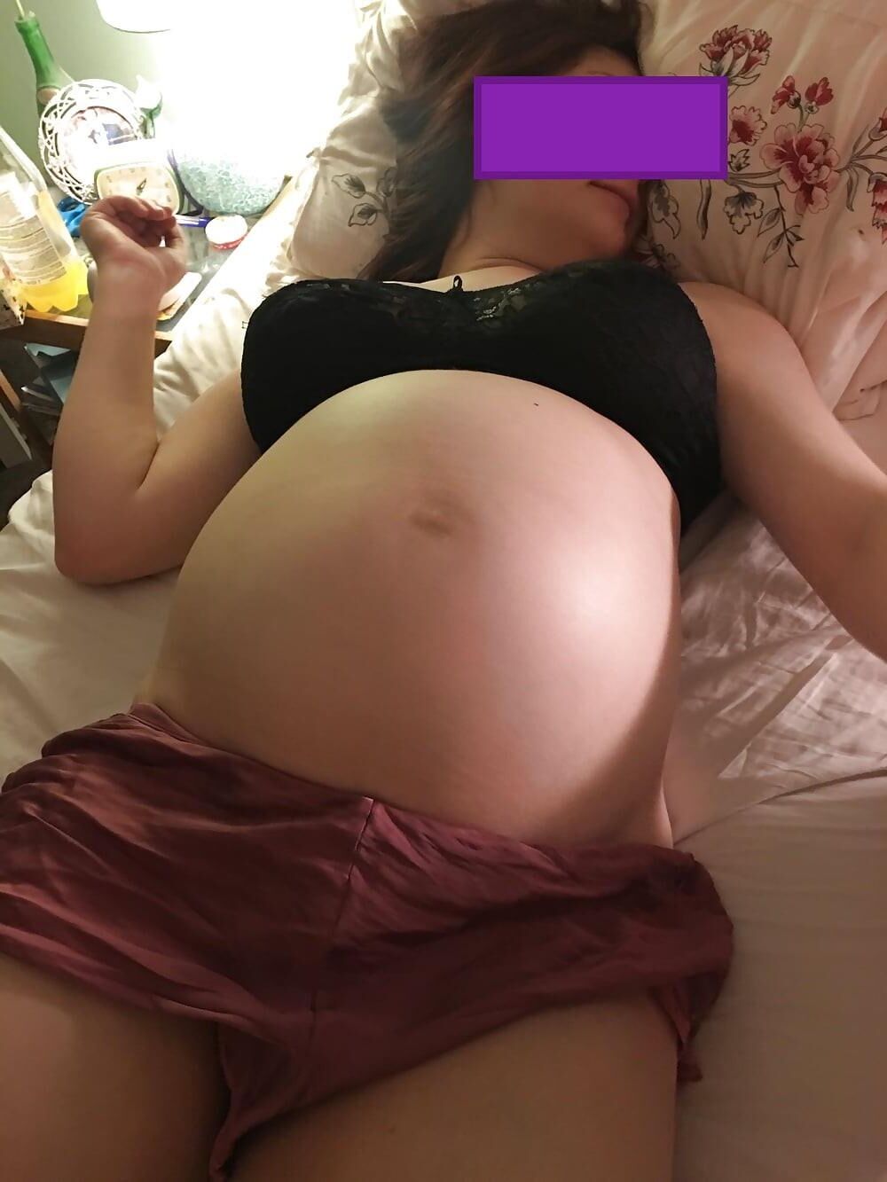 Gros seins et gros ventre de femme enceinte