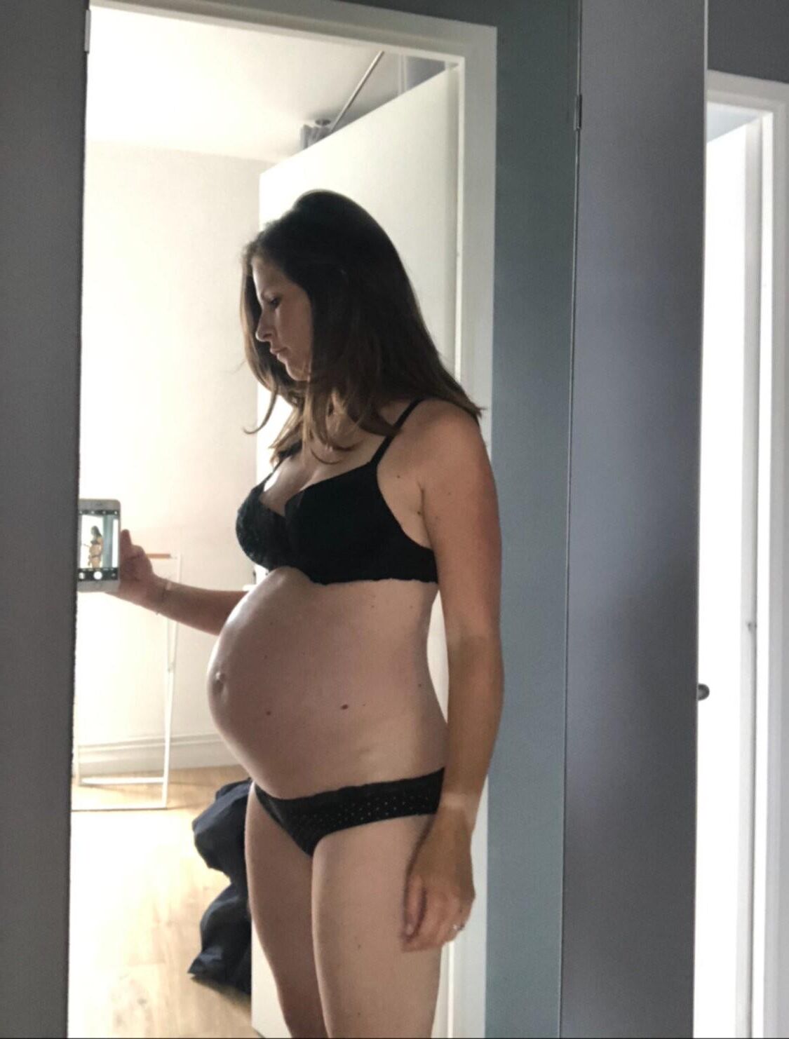 Sexy Preggo Babes 11Apr2024