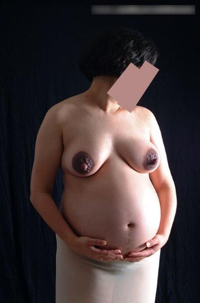 Photo shoot of a naked and anonymous pregnant woman