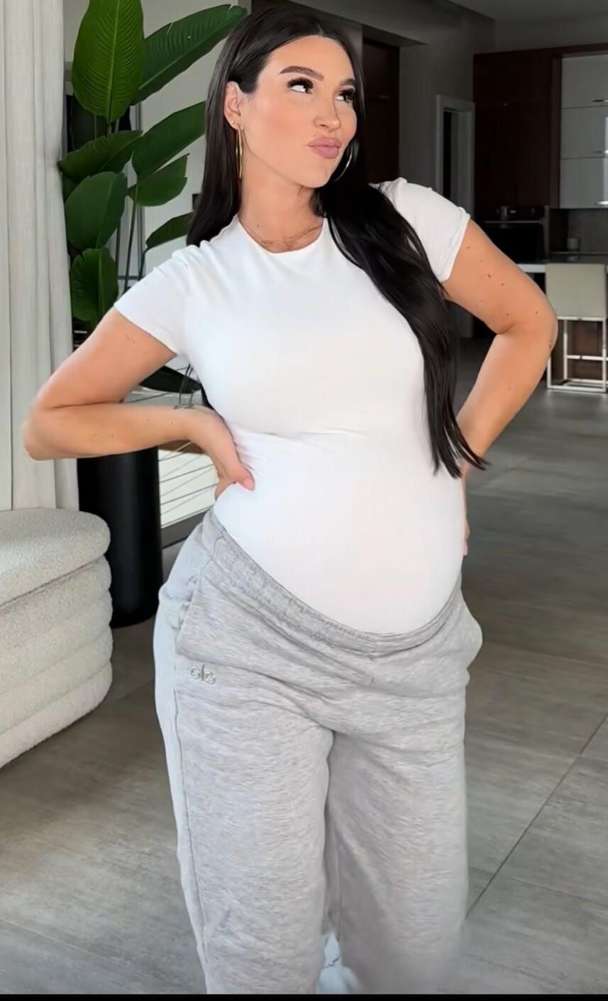 MILF pregnant Krystiana