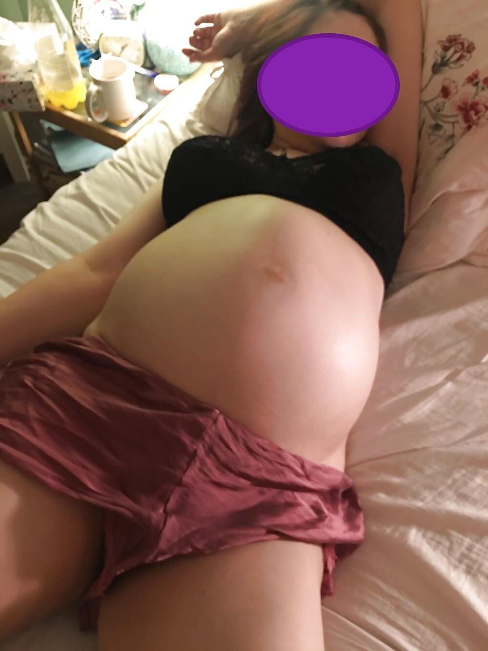 Gros seins et gros ventre de femme enceinte