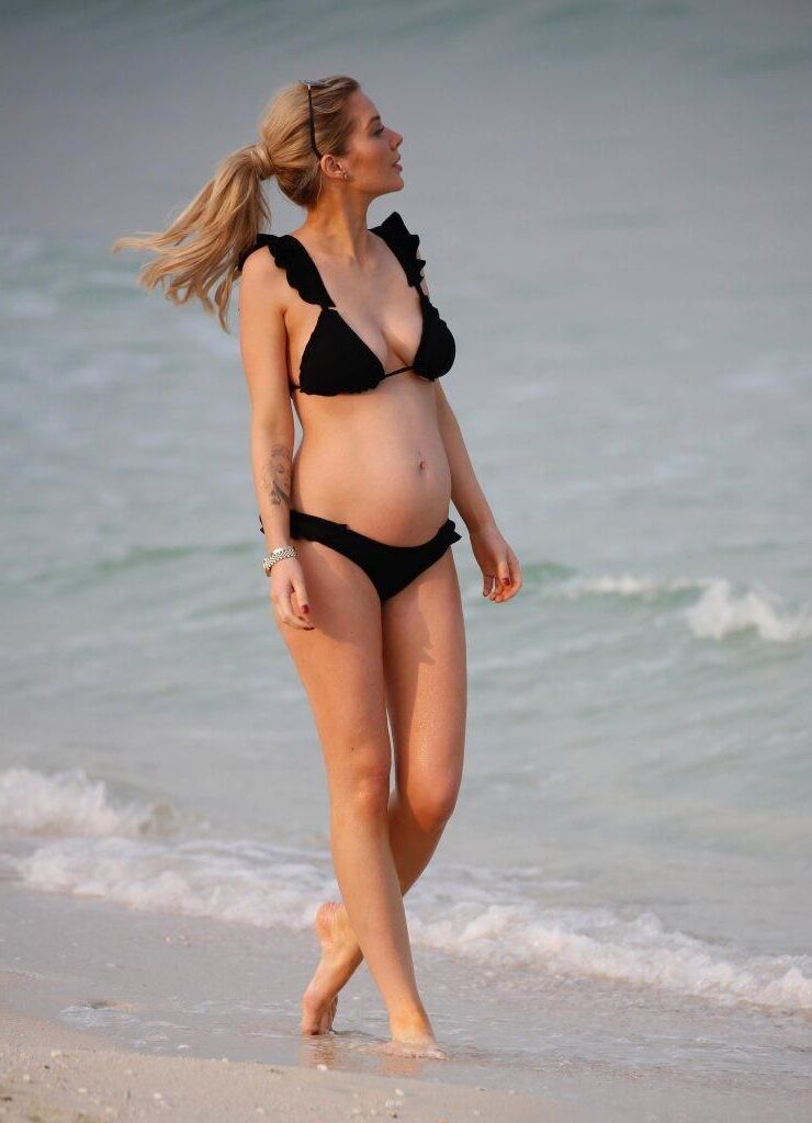  Helen Flanagan pregnant