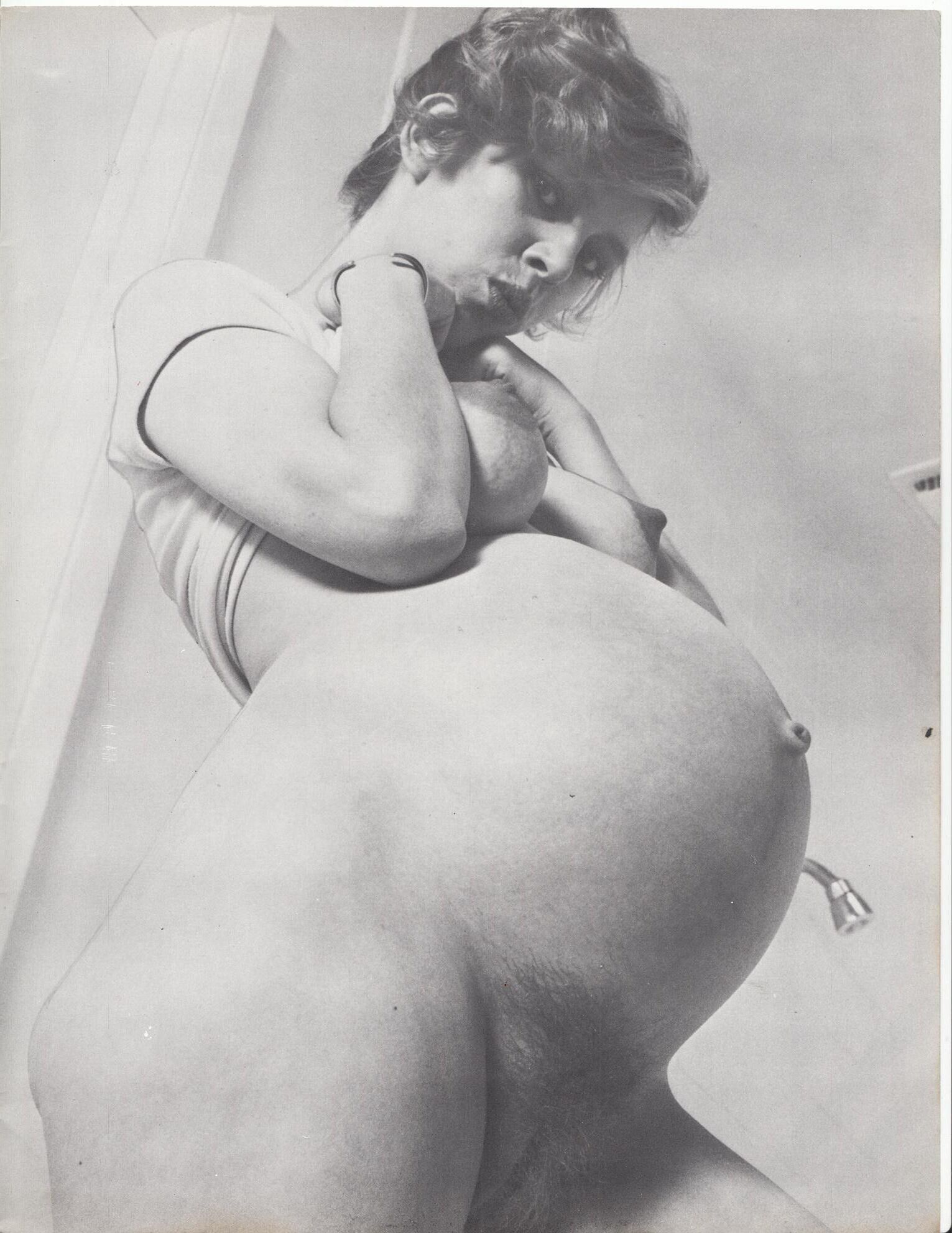 August 23 Vintage pregnant beauties in black and white