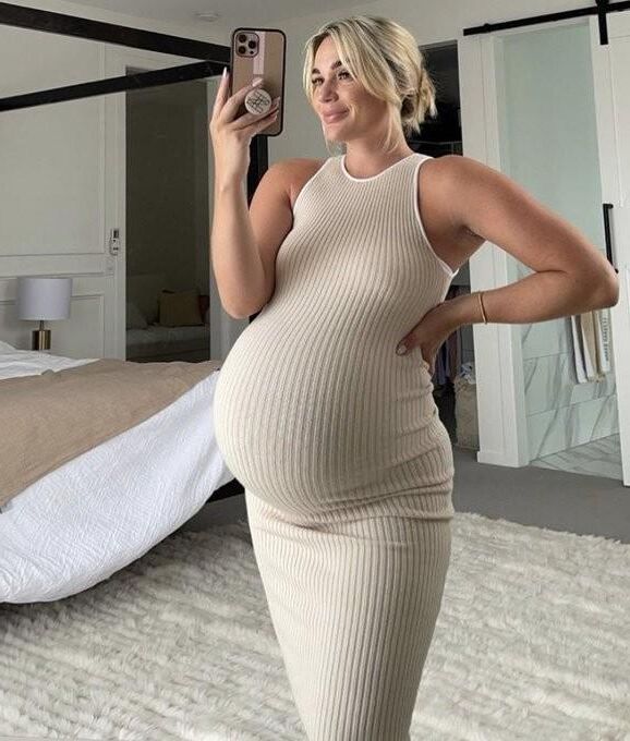 Pregnant beauties 11