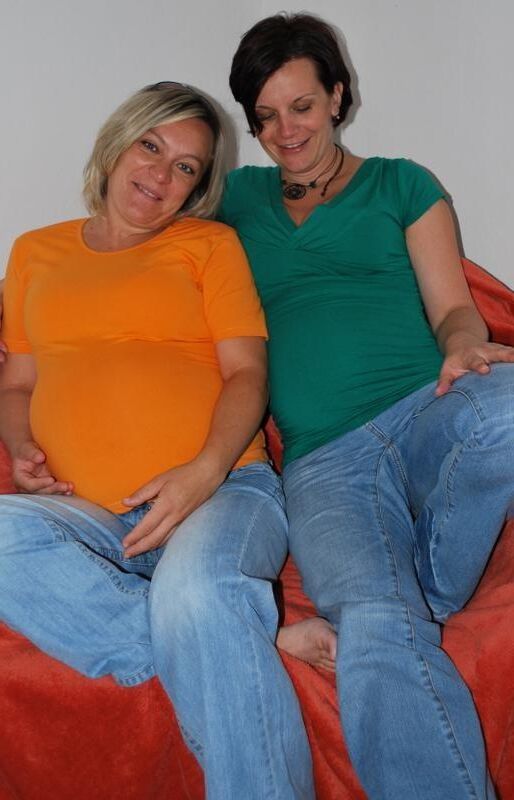 MILF schwanger mit ihren Freundinnen (auch schwanger)