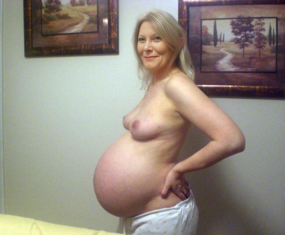 Sexy Preggo Babes 11Apr2024