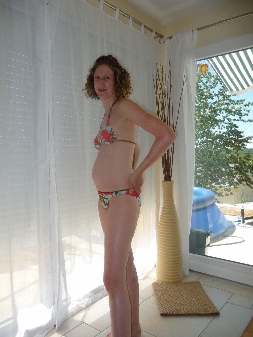 Maman enceinte dans sa chambre