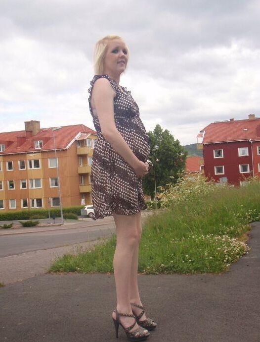 Pregnant teen from Sweden