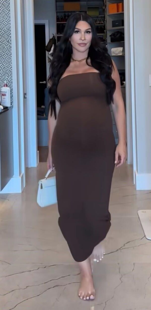 MILF pregnant Krystiana