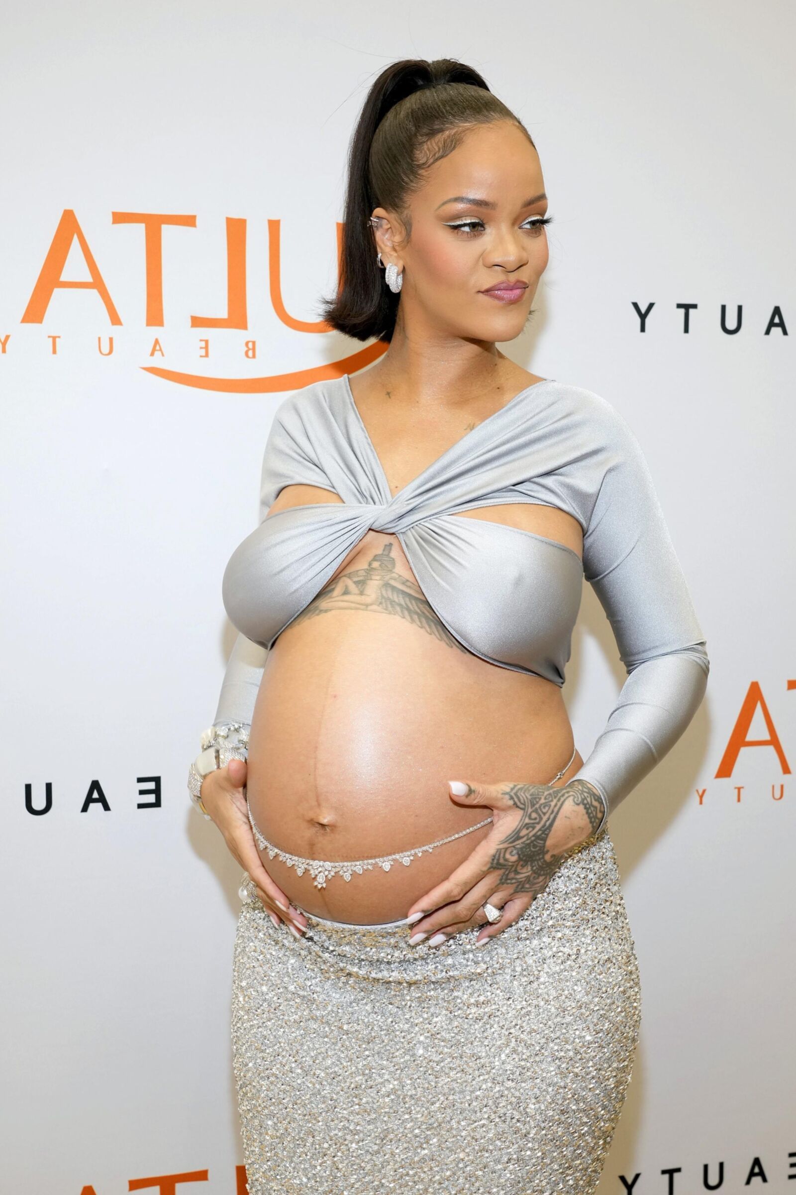 Pregnant RIHANNA